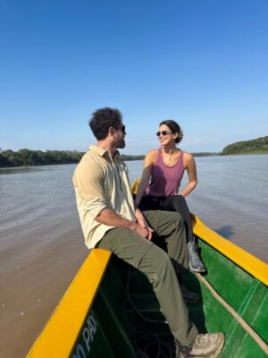 Valeria Piazza Instagram - Con mi esposo en Madre de Dios ♥️ conociendo este centro de investigación, rescate, rehabilitación y liberación de animalitos victimas del tráfico de fauna silvestre! 

Es mágico ver como personas de buen corazón les dedican su vida y con mucho esfuerzo puedan tener la segunda oportunidad que ellos merecen para volver a su hogar 🌳🍃 Pd: las nutrias serán liberadas la próxima semana 🥺🫶🏻 @taricaya.eco.reserve @wwfperu