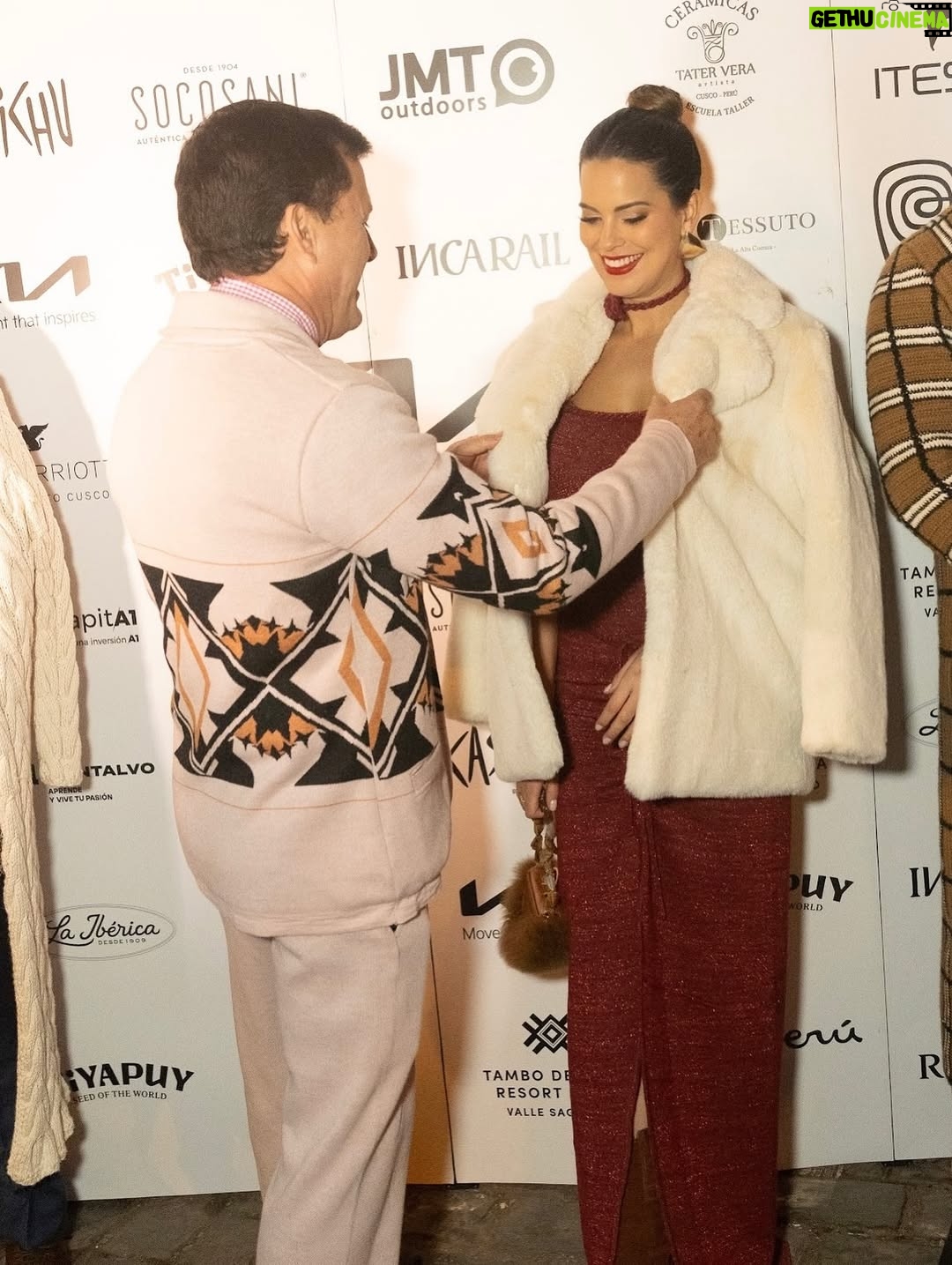 Valeria Piazza - 8.3K Likes - Alta moda Cusco 2025 ♥️
Nos pusimos elegantes para celebrar los 25 años de trayectoria de @sergiodaviladesign 

Nunca antes visto matching looks con Pierre 🤭, con looks de alpaca hechos por artesanos peruanos diseñados por Sergio Dávila 🫶🏻📸 @javicho.rivero / @arianne_strobach #style #peru #cusco