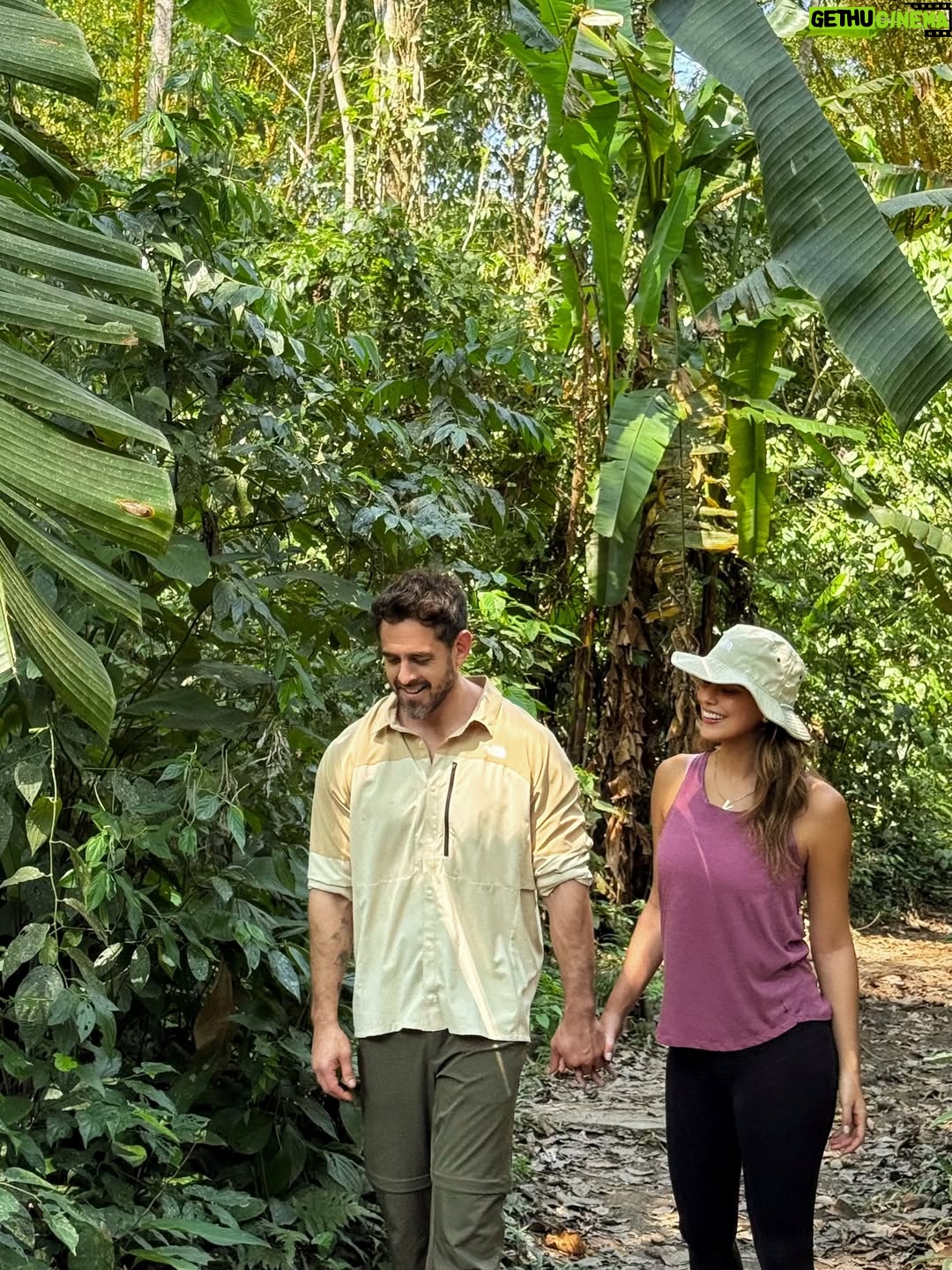 Valeria Piazza - 7.8K Likes - Con mi esposo en Madre de Dios ♥️ conociendo este centro de investigación, rescate, rehabilitación y liberación de animalitos victimas del tráfico de fauna silvestre! 

Es mágico ver como personas de buen corazón les dedican su vida y con mucho esfuerzo puedan tener la segunda oportunidad que ellos merecen para volver a su hogar 🌳🍃 Pd: las nutrias serán liberadas la próxima semana 🥺🫶🏻 @taricaya.eco.reserve @wwfperu