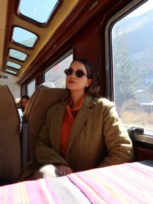 Valeria Piazza Instagram - “Camino a Machu Picchu”
Celebrando el talento peruano para el mundo ♥️ 
Ha sido uno de los eventos más lindos a los que he ido! Una experiencia de alta costura sostenible, una verdadera obra de arte y un homenaje hermoso a nuestro país @sergiodaviladesign #AltaCostura #Peru #Cusco