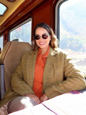 Valeria Piazza Instagram - “Camino a Machu Picchu”
Celebrando el talento peruano para el mundo ♥️ 
Ha sido uno de los eventos más lindos a los que he ido! Una experiencia de alta costura sostenible, una verdadera obra de arte y un homenaje hermoso a nuestro país @sergiodaviladesign #AltaCostura #Peru #Cusco