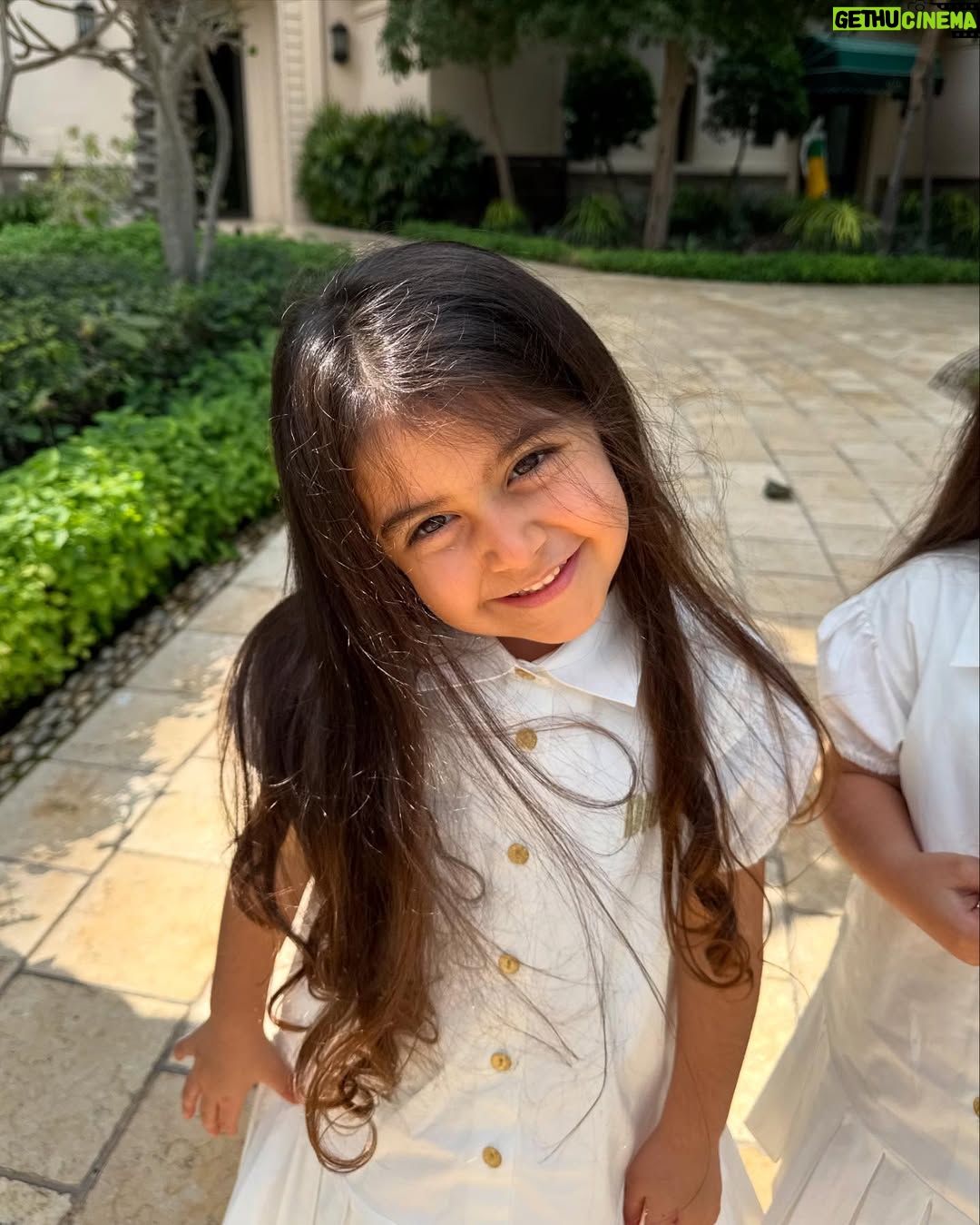 Valerie Abou Chacra - 70.4K Likes - My big girls ⭐️ #DiorOr @dior