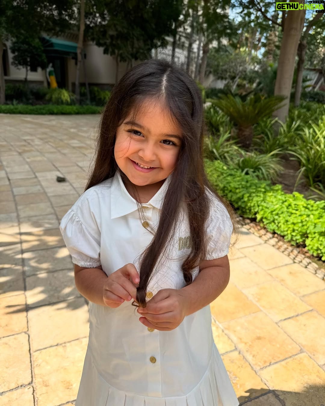 Valerie Abou Chacra - 70.4K Likes - My big girls ⭐️ #DiorOr @dior