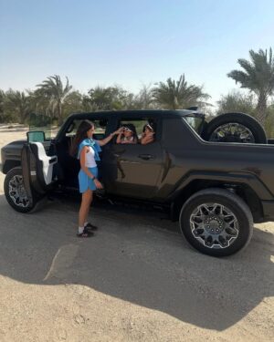 Valerie Abou Chacra Instagram - Fun weekend cruising with the fam š Thank you @gmcarabia #hummerev and @anantaraqasralsarab for the nice experience šŖ šļø š“