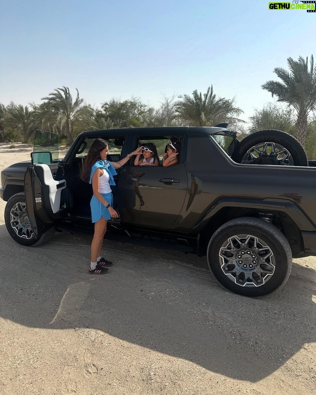 Valerie Abou Chacra - 28K Likes - Fun weekend cruising with the fam 😎 Thank you @gmcarabia #hummerev and @anantaraqasralsarab for the nice experience 🐪 🏜️ 🌴