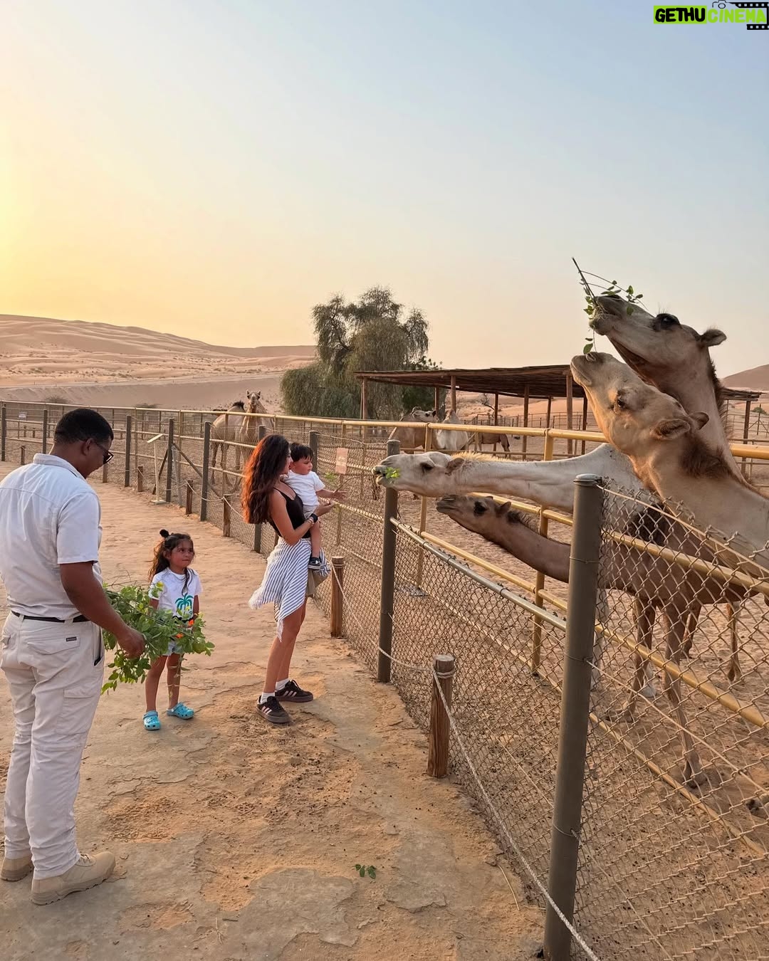 Valerie Abou Chacra - 28K Likes - Fun weekend cruising with the fam 😎 Thank you @gmcarabia #hummerev and @anantaraqasralsarab for the nice experience 🐪 🏜️ 🌴