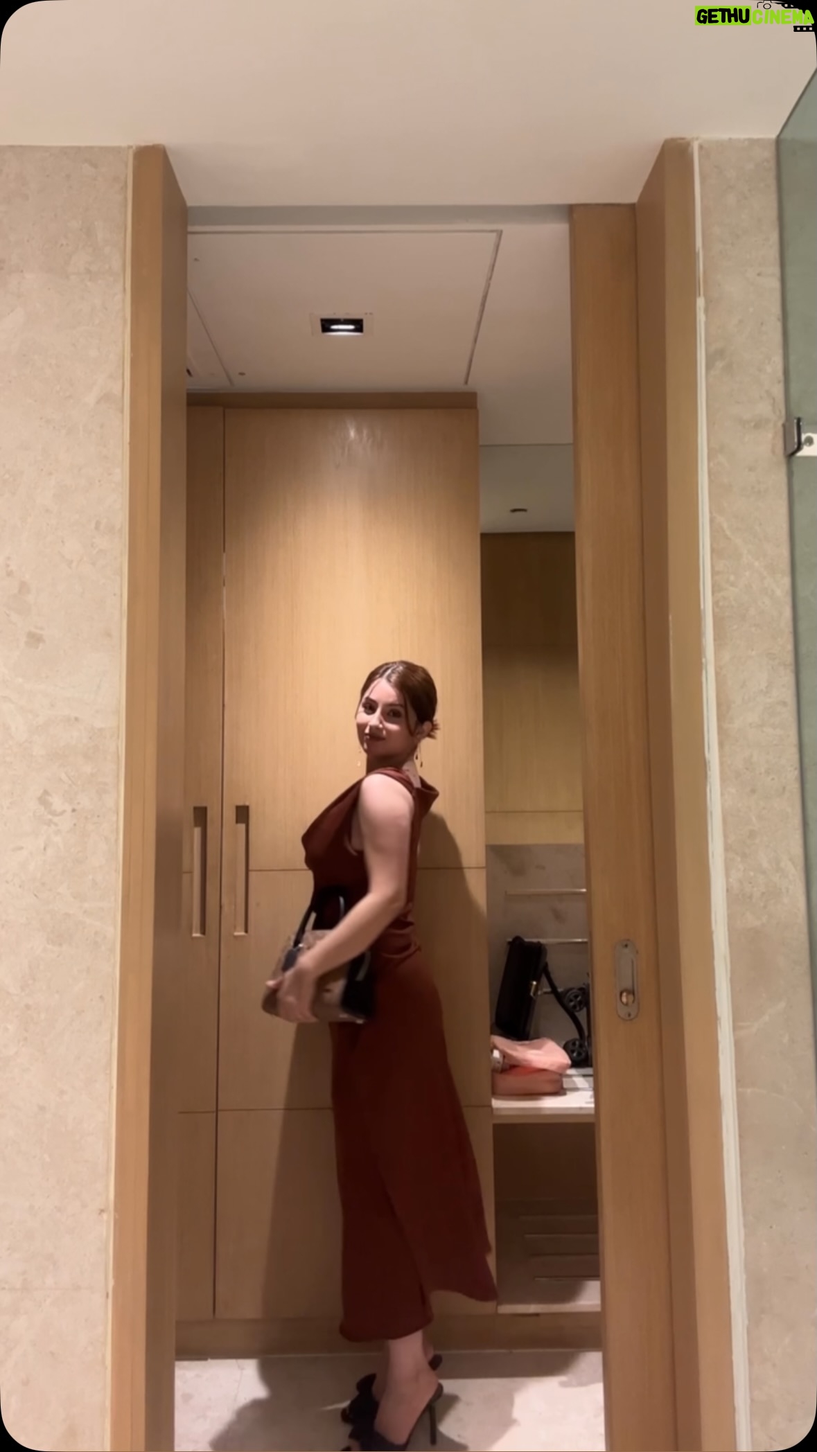 Vamakshi Magotra - 10.8K Likes - The process of Getting Ready before an Event. 
.
.
.
.
#reels #reelsi̇nstagram #grwm