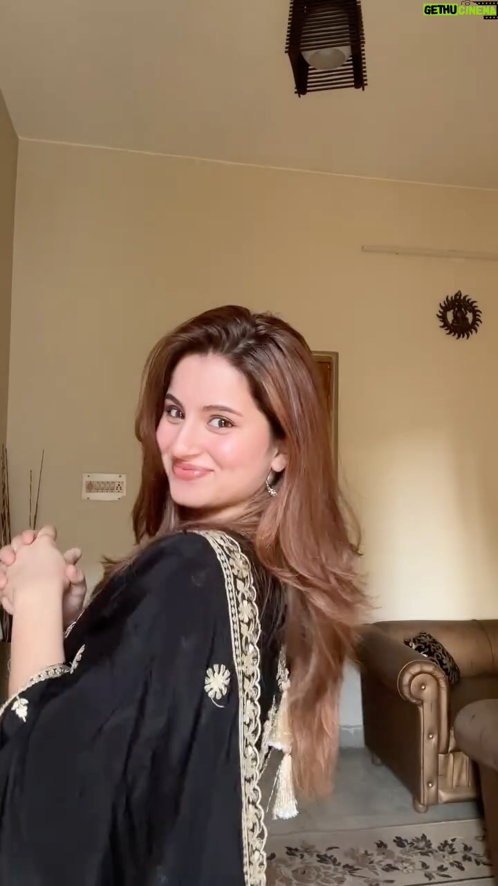 Vamakshi Magotra - 8.7K Likes - Suit from @rehasbeauty.clinic