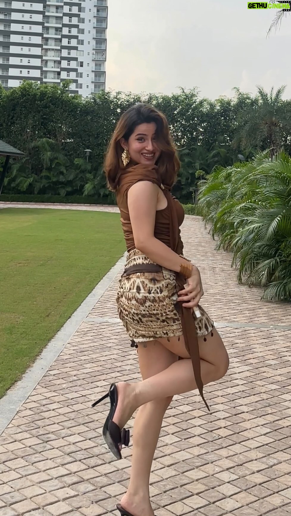 Vamakshi Magotra - 18K Likes - Fit check >>>
IB: @scarlett.frazer 💖