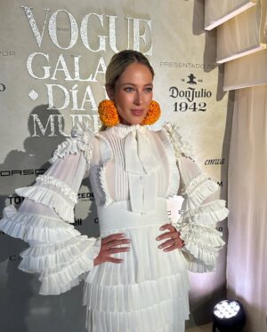 Vanessa Huppenkothen Instagram - Me encantó octubre!
1. Desfile Kris Goyri, Fashion Week México
2. Gala Vogue con unos aretes que me hice de Cempasúchil que casi rompen mis orejas
3. SportS Center
4. Una mas de la gala Vogue, el vestido es Carlos Pineda
5 y 6. F1 📸 mi querida @emiliagbaeza
7. Fashion Week antes del desfile de Sandra Weil
8 y 9. Escapada de 3 días a Corea, luego les cuento del viaje y recomendaciones para cuando vayan 🤩