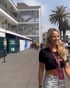 Vanessa Huppenkothen Instagram - Me encantó octubre!
1. Desfile Kris Goyri, Fashion Week México
2. Gala Vogue con unos aretes que me hice de Cempasúchil que casi rompen mis orejas
3. SportS Center
4. Una mas de la gala Vogue, el vestido es Carlos Pineda
5 y 6. F1 📸 mi querida @emiliagbaeza
7. Fashion Week antes del desfile de Sandra Weil
8 y 9. Escapada de 3 días a Corea, luego les cuento del viaje y recomendaciones para cuando vayan 🤩