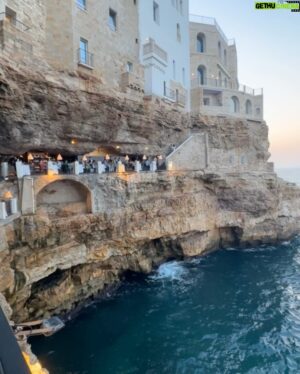 Vanessa Huppenkothen Instagram - Puglia🇮🇹
1. Callecitas en Polignano a Mare (luego subo mas fotos del pueblito que está super lindo)
2-4. Cena obligada en Grotta Palazzese🍝