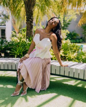 Vanessa Mdee Instagram - Midsummer bloom 🌸
📸 @shotsbyralph_
👗 @tubortw