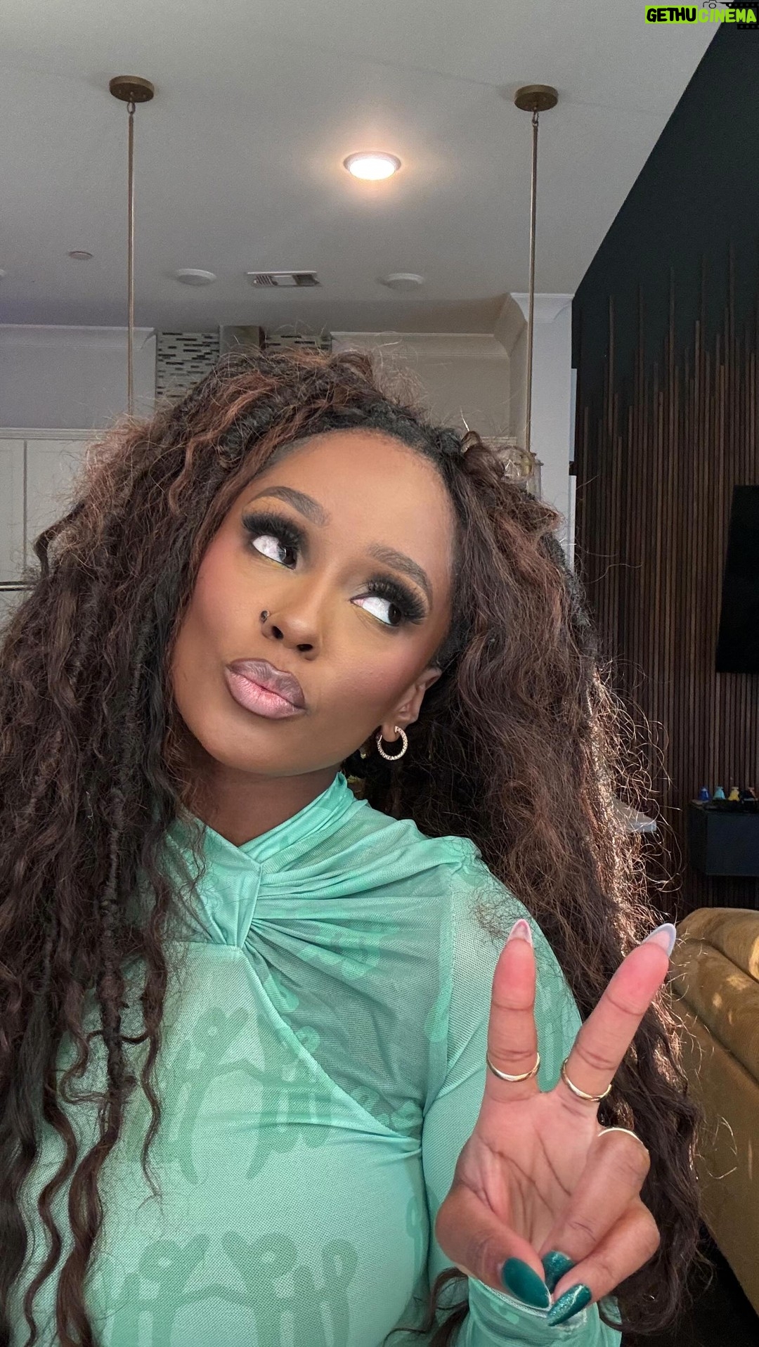 Vanessa Mdee - 282.7K Likes - I Love Me Some You 💚🧩

🎥 @impakvisualz