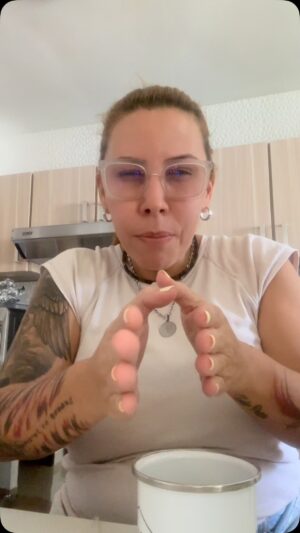 Vanessa Senior Instagram - Y para más contrataciones escríbanme al correo! 

De panas que a veces te cambian 10 minuticos de vida con un mal sabor innecesario. Yo no pretendo ser moneda de oro, es más la verdad no está en mis planes, no creo en la gente que le quiere caer bien a todo el mundo. 

Pero la verdad es que hay cosas más importantes de qué hablar no? Oh si… definitivamente usarme en estos programas eleva aún la audiencia. Tengo que seguir creyendo en mi. Gracias por demostrarme día a día lo que soy! 

Bueno les dejo esto aquí, a lo mejor hacemos una dinámica que venda entradas a nivel mundial no? 

Nah!!! Es increíble. 

Besos y respeto para todos. 

Vanessa Senior