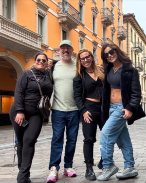 Vanessa Senior Instagram - Estábamos aburridos, y fuimos a Suiza…. Normal! 

Ft. @alebis_gomez @milyosunamusic @elvisbriceno