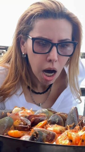 Vanessa Senior Instagram - Hoy estuvimos comiendo delicioso en @restlaiguana en La guaira, y es una opción que usted debe tomar en cuenta para una comida distinta. 

Qué cosa tan buena y los precios? Super accesibles, se los recomiendo. 

Los esperamos!