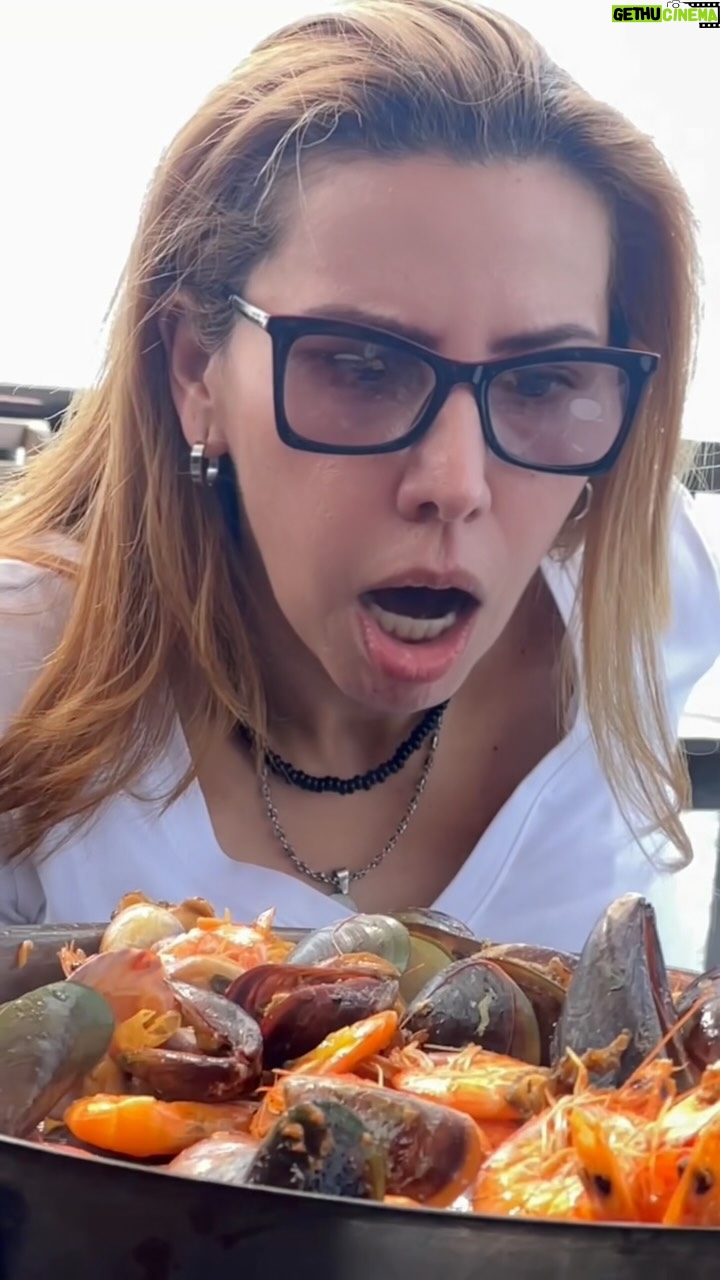 Vanessa Senior - 8.5K Likes - Hoy estuvimos comiendo delicioso en @restlaiguana en La guaira, y es una opción que usted debe tomar en cuenta para una comida distinta. 

Qué cosa tan buena y los precios? Super accesibles, se los recomiendo. 

Los esperamos!