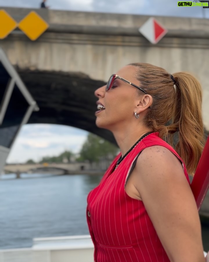 Vanessa Senior - 8.3K Likes - Una tardecita relajada en Paris! Como para no salirme de mi humilde rutina.

#Paris
