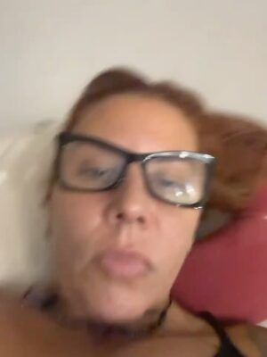 Vanessa Senior Instagram - Si retrocedo mi vida 11 años atrás, solo llegó al momento en el que me llamaron y me dijeron “Vane, Yona está pariendo hoy” y sin mediar palabra corrí a esa clínica en San Bernardino. Solo con ganas de conocerte! 

Llegué nerviosa, posiblemente llegaba a hacer acto de presencia y no aparecería sino esporádicamente ! Pero apenas te sacaron de sala de parto la enfermera te puso por arte de magia frente a mi, y me enamoré. 

Tengo 11 años amándote @elmatiasmartinez10 y sé que mi sentimiento es inagotable! 

Ya estoy mayor, porque voy a seguir viendo tus videos y poniéndolos una y otra vez, mientras tú creces y seguro dices “Vanessa ya!!!” 

Hoy no estoy allí a tu lado! Pero créeme que mi celebración es auténtica y estoy orgullosa del hombrecito en el que te estás convirtiendo. 

Feliz cumpleaños hijo, te amo, Dios te bendiga!