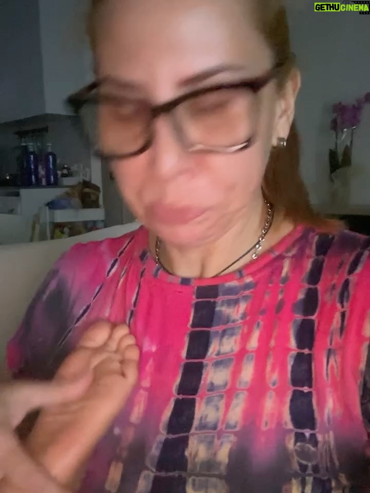 Vanessa Senior - 24.9K Likes - Si retrocedo mi vida 11 años atrás, solo llegó al momento en el que me llamaron y me dijeron “Vane, Yona está pariendo hoy” y sin mediar palabra corrí a esa clínica en San Bernardino. Solo con ganas de conocerte! 

Llegué nerviosa, posiblemente llegaba a hacer acto de presencia y no aparecería sino esporádicamente ! Pero apenas te sacaron de sala de parto la enfermera te puso por arte de magia frente a mi, y me enamoré. 

Tengo 11 años amándote @elmatiasmartinez10 y sé que mi sentimiento es inagotable! 

Ya estoy mayor, porque voy a seguir viendo tus videos y poniéndolos una y otra vez, mientras tú creces y seguro dices “Vanessa ya!!!” 

Hoy no estoy allí a tu lado! Pero créeme que mi celebración es auténtica y estoy orgullosa del hombrecito en el que te estás convirtiendo. 

Feliz cumpleaños hijo, te amo, Dios te bendiga!