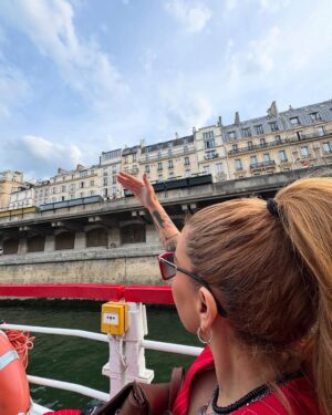 Vanessa Senior Instagram - Una tardecita relajada en Paris! Como para no salirme de mi humilde rutina.

#Paris