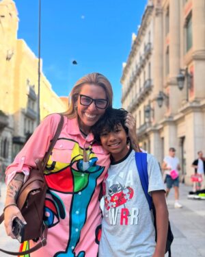 Vanessa Senior Instagram - En algún momento, sentada en algún avión, pasando por tanto en las relaciones sentimentales busqué en mi corazón algo que no me doliera, y cuando su carita vino a mi mente algo me dijo “Vane el amor no duele” , ese día entendí que el amor verdadero solo va de amar así como yo lo amo a él, lo amo sabiendo que no es mio, lo amo sabiendo que él sonríe cada vez que piensa en mí. 

Porque con él he aprendido a estar segura de quién soy para cada quien, y eso me da seguridad. 

Ya pronto estarás más alto, y yo procuraré brincar alto! 

Me hace feliz verlo feliz. 

Es amor! Punto.

Te amo @elmatiasmartinez10 infinitamente.