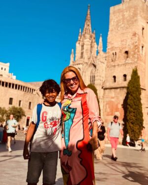 Vanessa Senior Instagram - En algún momento, sentada en algún avión, pasando por tanto en las relaciones sentimentales busqué en mi corazón algo que no me doliera, y cuando su carita vino a mi mente algo me dijo “Vane el amor no duele” , ese día entendí que el amor verdadero solo va de amar así como yo lo amo a él, lo amo sabiendo que no es mio, lo amo sabiendo que él sonríe cada vez que piensa en mí. 

Porque con él he aprendido a estar segura de quién soy para cada quien, y eso me da seguridad. 

Ya pronto estarás más alto, y yo procuraré brincar alto! 

Me hace feliz verlo feliz. 

Es amor! Punto.

Te amo @elmatiasmartinez10 infinitamente.