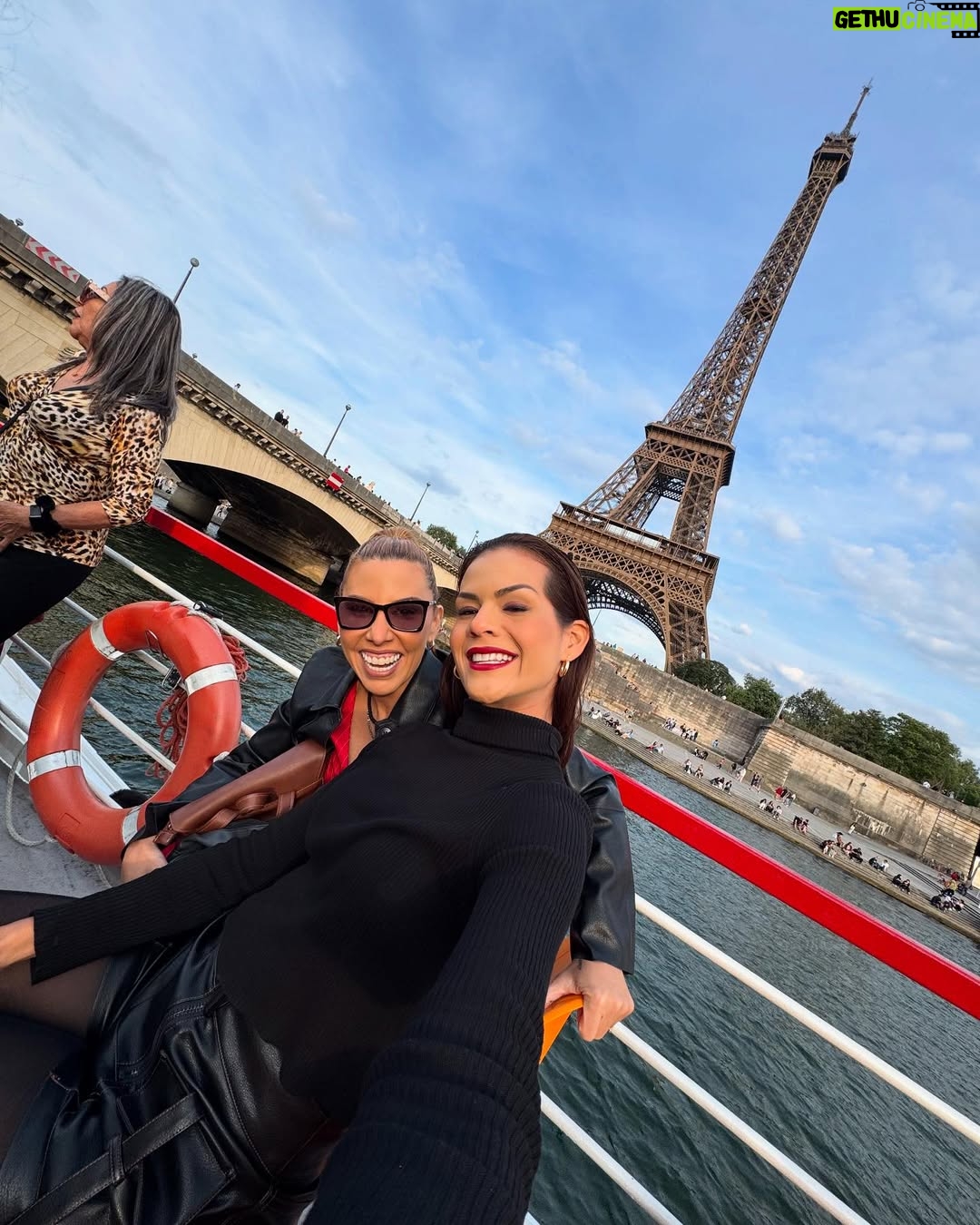 Vanessa Senior - 8.3K Likes - Una tardecita relajada en Paris! Como para no salirme de mi humilde rutina.

#Paris