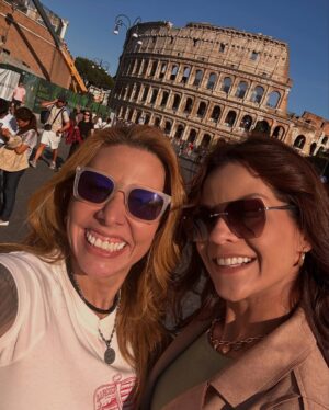 Vanessa Senior Instagram - Una tarde por Roma, a donde nos traen todos los caminos.

Caminamos, grabamos, hicimos fotos. Nos reímos, el gentío no nos dejaba meternos a los sitios, es que hoy fue la primera Misa del Papa, y aquí habían más de 250mil personas. 

Ustedes saben que yo soy humilde, no voy a misa, pero me antojé de la primera del papa y aquí estoy. 

Seguimos en Italia. Y esta semana va a estar fascinante! 

Sigan viendo 

#Roma #Italia #DolceConcert