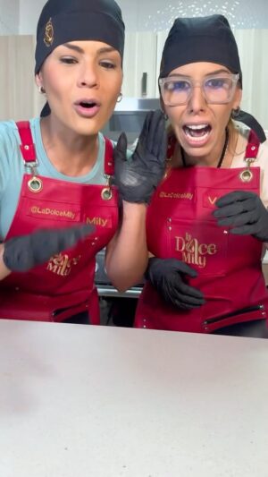 Vanessa Senior Instagram - Para la defensa de @danialvarado323 ! Yo le dije que abriera la bolsa, pero no le dije cuál. 

Aunque amamos su autenticidad. 

Por eso es importante leer el instructivo.

Lo mejor de todo es que al final le encantó el producto. 

Pd @milyosunamusic sigue desmayada y abrimos el miércoles @ladolcemily usted verá como se come nuestro producto. 

Team Danielita o Team Dolce Mily. 

#MomentoDivertido