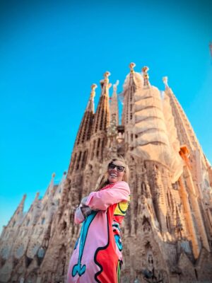 Vanessa Senior Instagram - Estaba jugando a borrar gente de mis fotos y casi me borro a mi misma. 

Palabras más … palabras menos…. Ha sido una gira increíble y llena de bendiciones. Aún tengo JetLag, pero funciona para despertar a las 5am y sentir que me rinde el día aunque a las 7pm ya siento que son las 3. 

Seguimos disfrutando… sigan viendo.