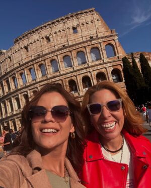 Vanessa Senior Instagram - Una tarde por Roma, a donde nos traen todos los caminos.

Caminamos, grabamos, hicimos fotos. Nos reímos, el gentío no nos dejaba meternos a los sitios, es que hoy fue la primera Misa del Papa, y aquí habían más de 250mil personas. 

Ustedes saben que yo soy humilde, no voy a misa, pero me antojé de la primera del papa y aquí estoy. 

Seguimos en Italia. Y esta semana va a estar fascinante! 

Sigan viendo 

#Roma #Italia #DolceConcert