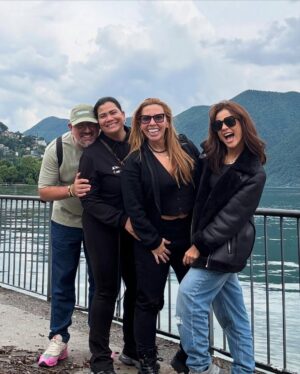Vanessa Senior Instagram - Estábamos aburridos, y fuimos a Suiza…. Normal! 

Ft. @alebis_gomez @milyosunamusic @elvisbriceno