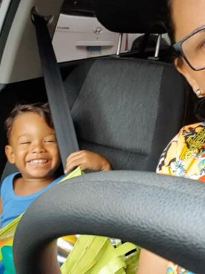 Vanessa Senior Instagram - Si retrocedo mi vida 11 años atrás, solo llegó al momento en el que me llamaron y me dijeron “Vane, Yona está pariendo hoy” y sin mediar palabra corrí a esa clínica en San Bernardino. Solo con ganas de conocerte! 

Llegué nerviosa, posiblemente llegaba a hacer acto de presencia y no aparecería sino esporádicamente ! Pero apenas te sacaron de sala de parto la enfermera te puso por arte de magia frente a mi, y me enamoré. 

Tengo 11 años amándote @elmatiasmartinez10 y sé que mi sentimiento es inagotable! 

Ya estoy mayor, porque voy a seguir viendo tus videos y poniéndolos una y otra vez, mientras tú creces y seguro dices “Vanessa ya!!!” 

Hoy no estoy allí a tu lado! Pero créeme que mi celebración es auténtica y estoy orgullosa del hombrecito en el que te estás convirtiendo. 

Feliz cumpleaños hijo, te amo, Dios te bendiga!