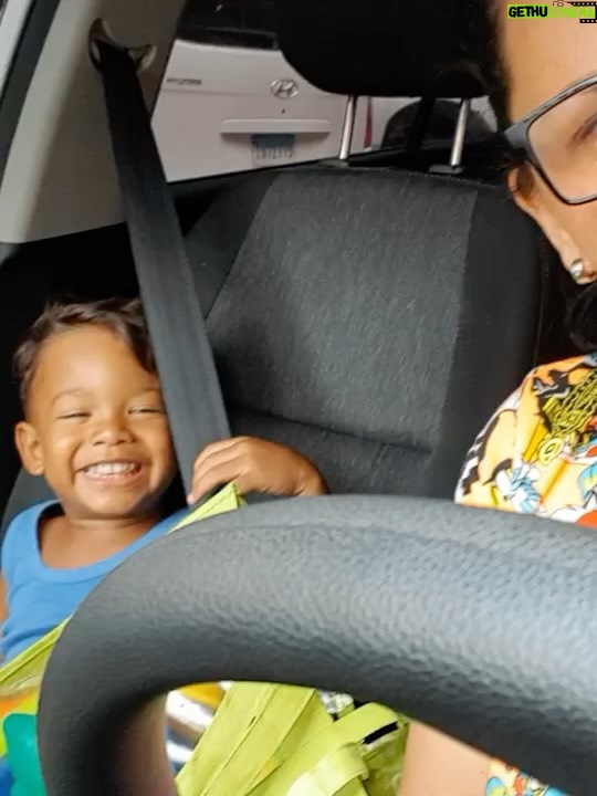 Vanessa Senior - 24.9K Likes - Si retrocedo mi vida 11 años atrás, solo llegó al momento en el que me llamaron y me dijeron “Vane, Yona está pariendo hoy” y sin mediar palabra corrí a esa clínica en San Bernardino. Solo con ganas de conocerte! 

Llegué nerviosa, posiblemente llegaba a hacer acto de presencia y no aparecería sino esporádicamente ! Pero apenas te sacaron de sala de parto la enfermera te puso por arte de magia frente a mi, y me enamoré. 

Tengo 11 años amándote @elmatiasmartinez10 y sé que mi sentimiento es inagotable! 

Ya estoy mayor, porque voy a seguir viendo tus videos y poniéndolos una y otra vez, mientras tú creces y seguro dices “Vanessa ya!!!” 

Hoy no estoy allí a tu lado! Pero créeme que mi celebración es auténtica y estoy orgullosa del hombrecito en el que te estás convirtiendo. 

Feliz cumpleaños hijo, te amo, Dios te bendiga!
