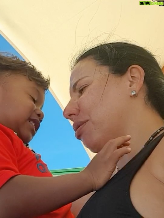 Vanessa Senior - 24.9K Likes - Si retrocedo mi vida 11 años atrás, solo llegó al momento en el que me llamaron y me dijeron “Vane, Yona está pariendo hoy” y sin mediar palabra corrí a esa clínica en San Bernardino. Solo con ganas de conocerte! 

Llegué nerviosa, posiblemente llegaba a hacer acto de presencia y no aparecería sino esporádicamente ! Pero apenas te sacaron de sala de parto la enfermera te puso por arte de magia frente a mi, y me enamoré. 

Tengo 11 años amándote @elmatiasmartinez10 y sé que mi sentimiento es inagotable! 

Ya estoy mayor, porque voy a seguir viendo tus videos y poniéndolos una y otra vez, mientras tú creces y seguro dices “Vanessa ya!!!” 

Hoy no estoy allí a tu lado! Pero créeme que mi celebración es auténtica y estoy orgullosa del hombrecito en el que te estás convirtiendo. 

Feliz cumpleaños hijo, te amo, Dios te bendiga!