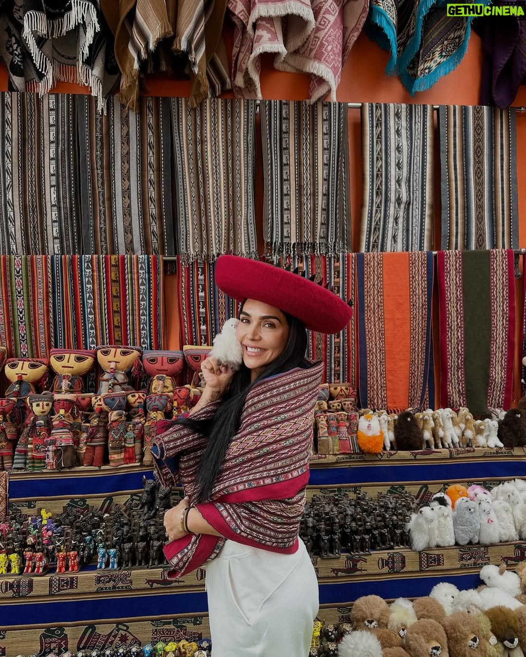 Vania Bludau - 29.4K Likes - Unos días de Cusco, siempre es mágico volver a esta ciudad. 🦭✨🫶🏼 (vean el último video y descubran quién me acompañó en el almuerzo 💓)