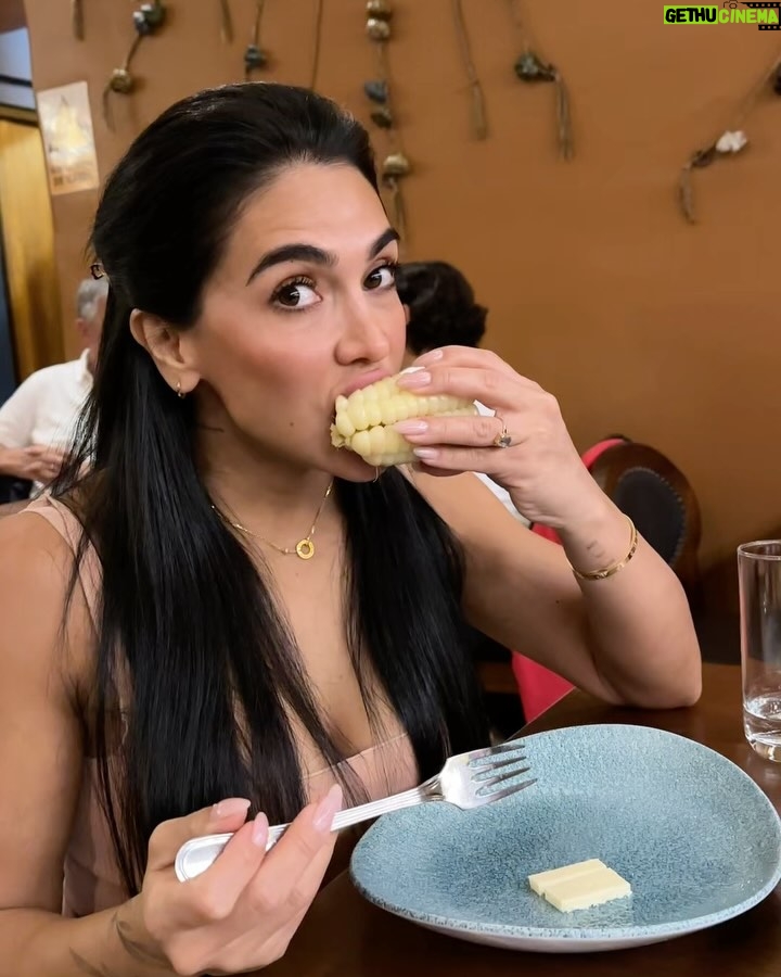 Vania Bludau - 29.4K Likes - Unos días de Cusco, siempre es mágico volver a esta ciudad. 🦭✨🫶🏼 (vean el último video y descubran quién me acompañó en el almuerzo 💓)