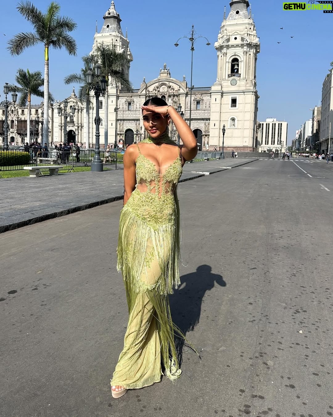 Vania Bludau - 132.8K Likes - Surrounded by love, dressed in dreams... ✨ @yahelwaisman
