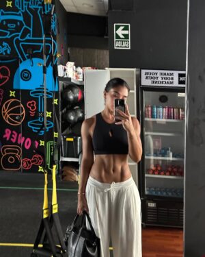 Vania Bludau Instagram - Por quĆ© se fue la mitad el aƱo y esto es para recordar ā”
Mancora, 1 mes de TRX, Black, šš¼āāļøšš¾āāļøššæāāļø, š°, šāāļø, culturales, a todo pulmón š¶, š¤æ, š¤, no sabĆa que me podĆa broncear siendo marrón, āļø, Mateo š¤£, all year long, Godenzzi š, š, Federica Peluche, sis, š©š©š©, blanqueamiento pero a que costo š¦·.