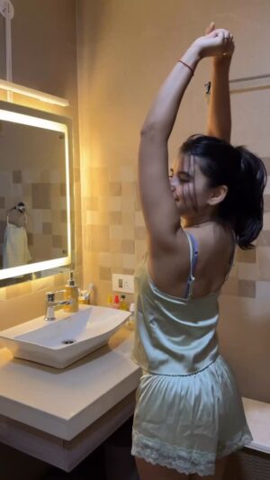 Vanshika Instagram - Comment ‘Shampoo’ for links 💌🧴
Products used:
@kerastase_official @lorealparis @redkenpro @doveindiachannel @bathandbodyworks
@drsu.formulations
#haircareroutine#hairwashday#reels#viralreels#haircare#haircaretips#haircareproducts#shampoo#hair#hairgoals#hairtips#contentcreator