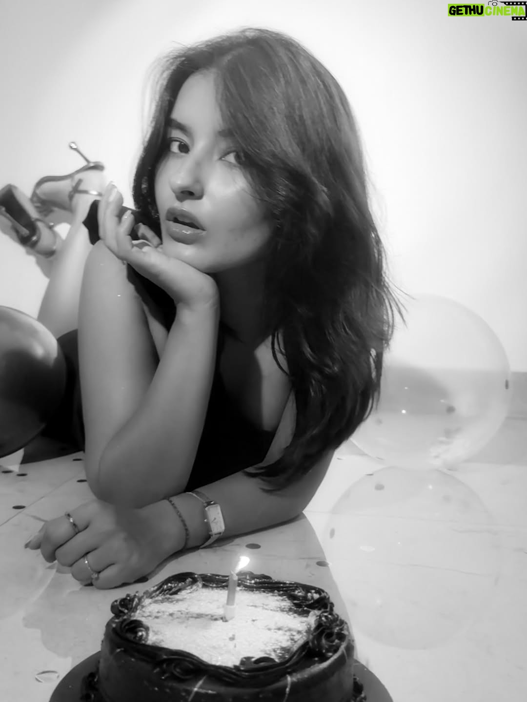 Vanshika - 4.6K Likes - A little bit of vintage, a little bit of sparkle. Birthday in full mood 🖤✨