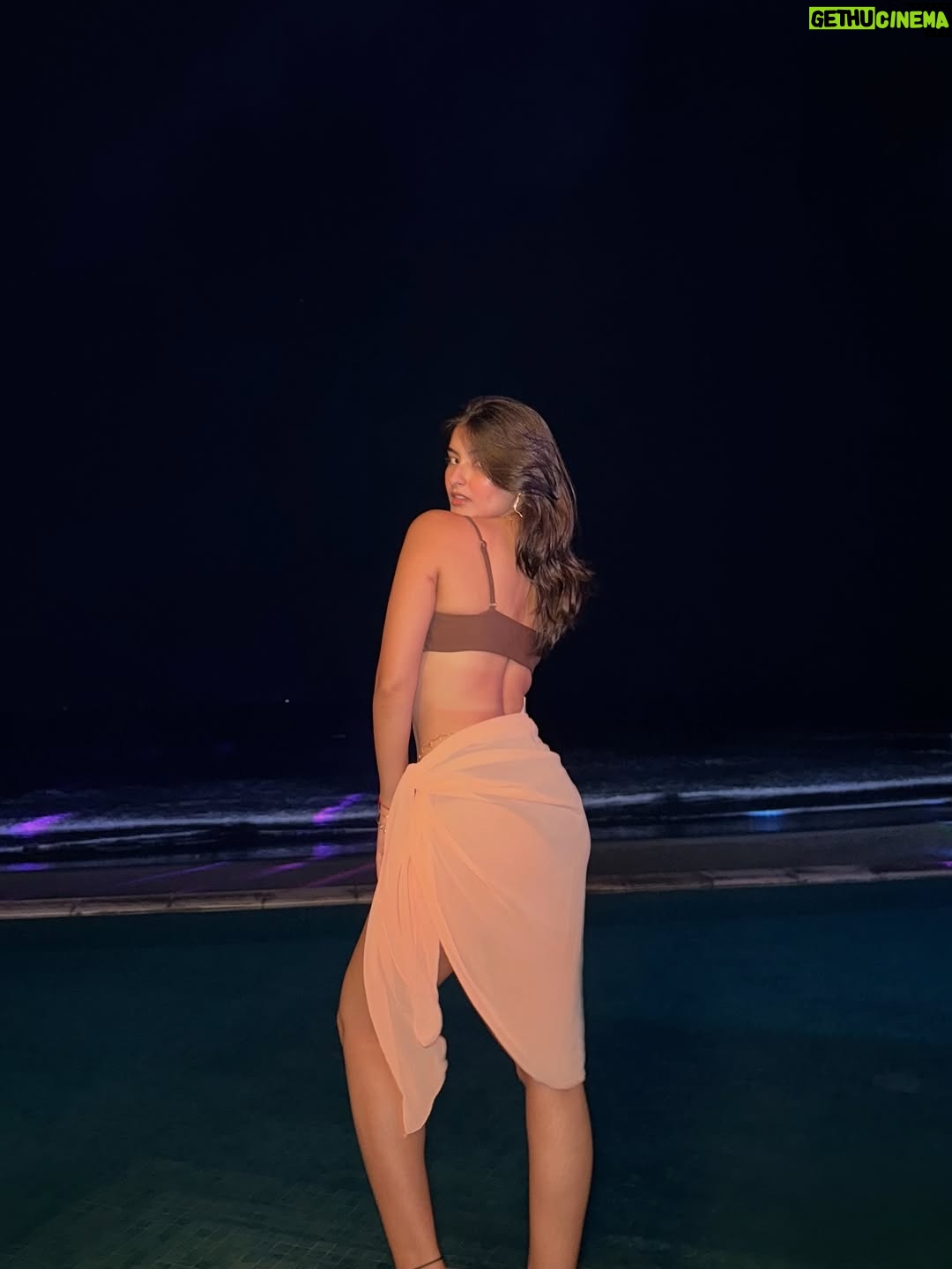 Vanshika - 17.1K Likes - Tan lines, huh 🫤
