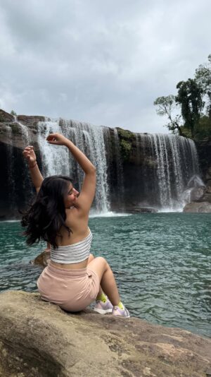 Vanshika Instagram - Where every turn meets a new view 🌄 🌿
#meghalya#cherrapunji#waterfall#mountains#explore#reels