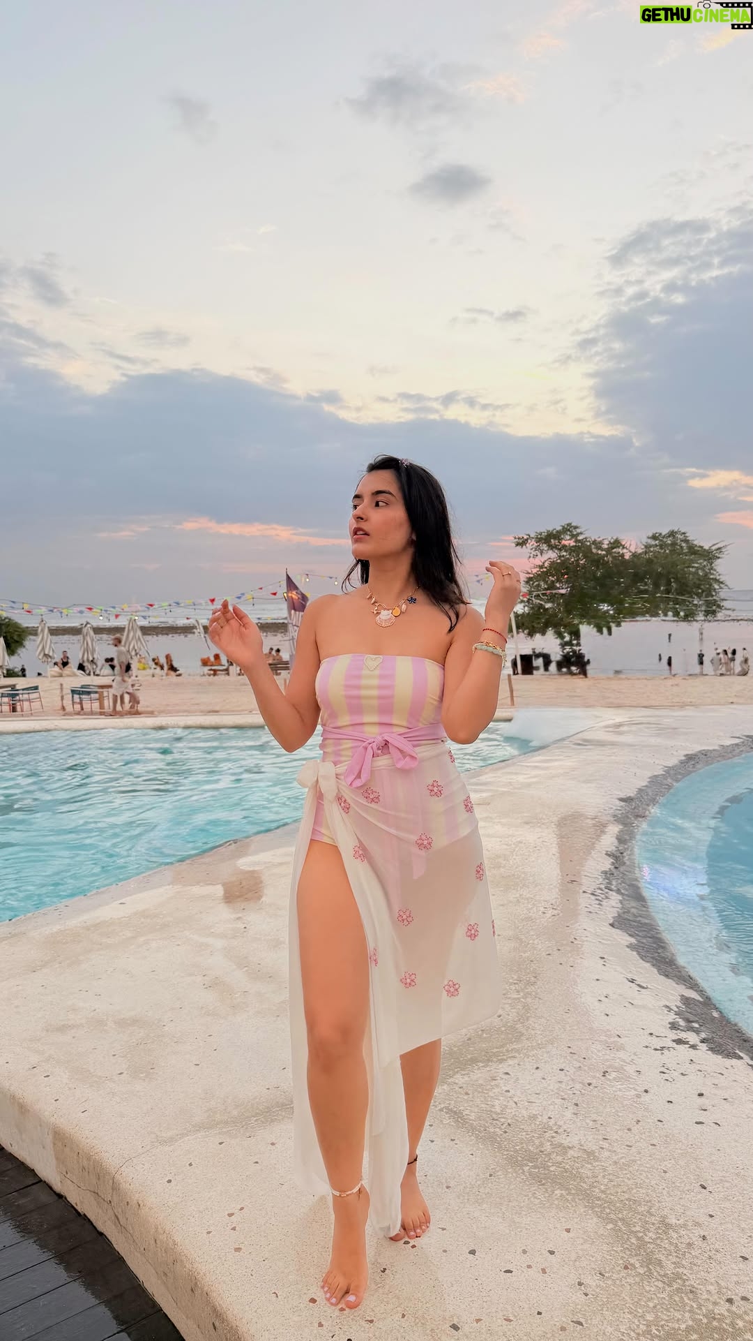 Vanshika - 4.7K Likes - Walked straight out of a cotton candy cloud 🍬💗

Outfit: @nadi___nadi___ 
Jewellery: @shaheenandstudio