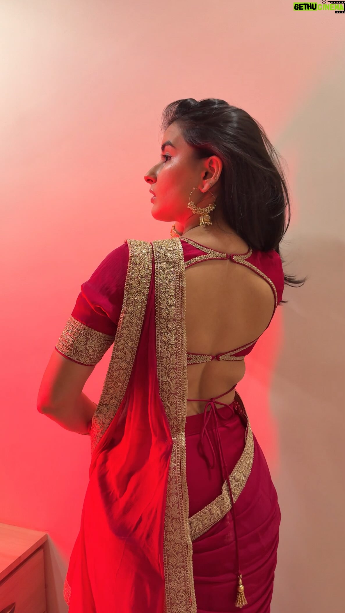 Vanshika - 10.8K Likes - badan pe sitare ✨

@sanampuri 

#reels#explore#transition#saree#trendingnow#trending#fyp#retrovibes