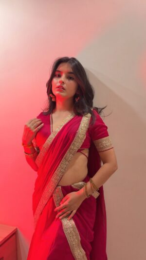 Vanshika Instagram - Thirchhi nigahe ❤️🔥
@varundvn @sonunigamofficial @janhvikapoor @sonymusicindia @dharmamovies @tanishk_bagchi
#transition# transitionreels# explore# trendingreels #fyp#trendingaudio#sunnysanskarikitulsikumari#bijuria#dance#newtrend#hookstep#sonunigham#newtrend#navratri#ganeshchaturti#ganeshvisharjan#bollywooddance#garba