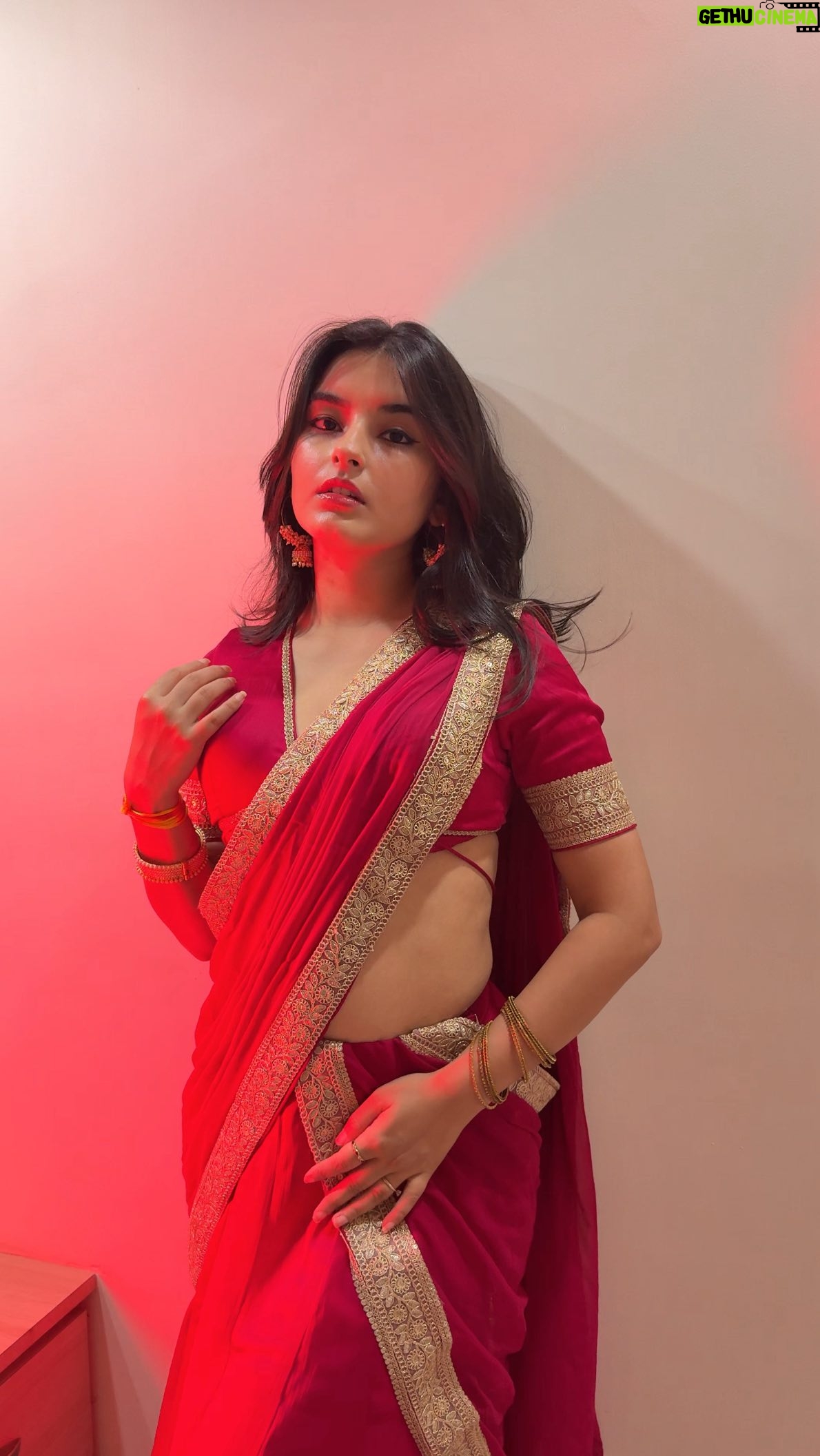 Vanshika - 9.2K Likes - Thirchhi nigahe ❤️‍🔥

@varundvn @sonunigamofficial @janhvikapoor @sonymusicindia @dharmamovies @tanishk_bagchi 

#transition# transitionreels# explore# trendingreels #fyp#trendingaudio#sunnysanskarikitulsikumari#bijuria#dance#newtrend#hookstep#sonunigham#newtrend#navratri#ganeshchaturti#ganeshvisharjan#bollywooddance#garba