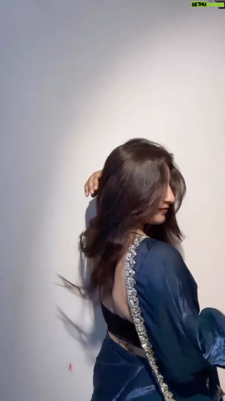 Vanya Nagpal - 50.7K Likes - Saree after a long long time✨
Saree - @sansskritivastramm 💗